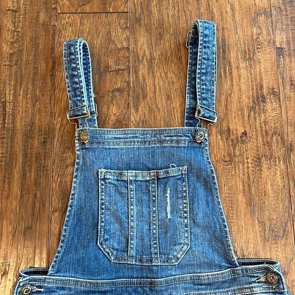 Sneak Peak Distressed Bib Overall Shorts size medium - Picture 2 of 9